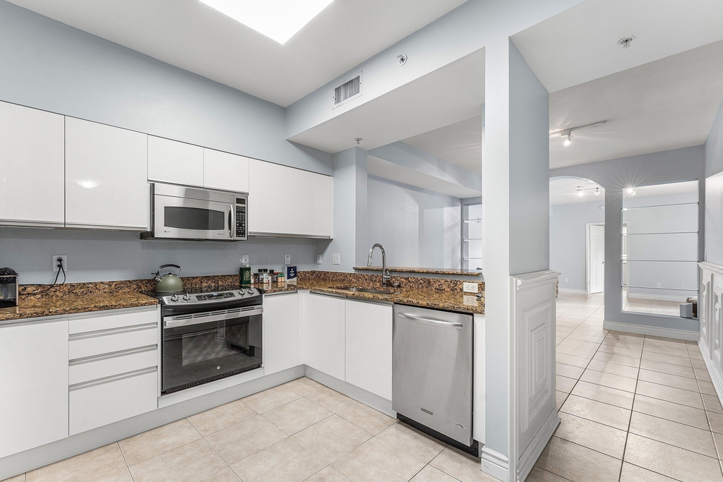 233 S Federal Highway - Photo 5