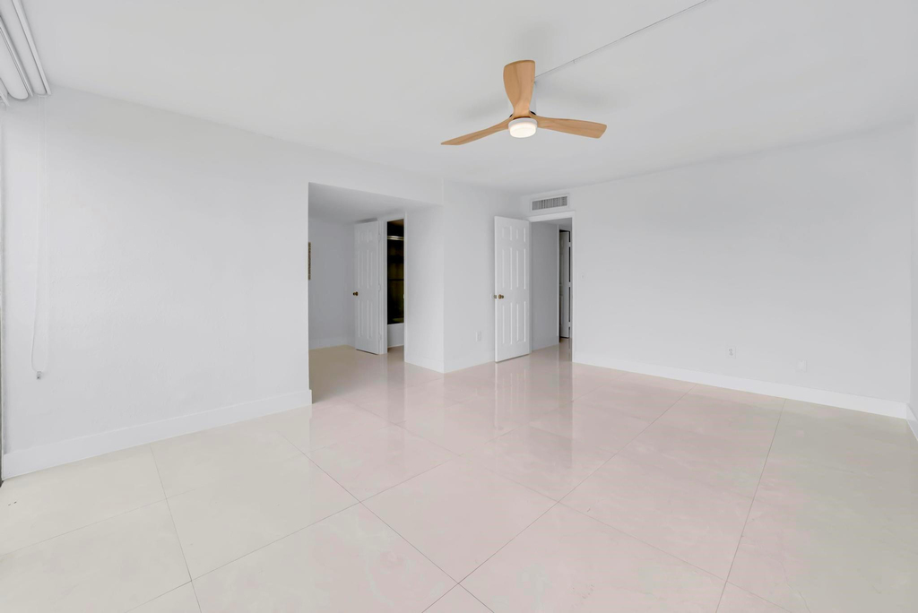 9240 Fontainebleau Boulevard - Photo 25