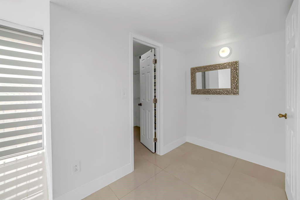 9240 Fontainebleau Boulevard - Photo 17