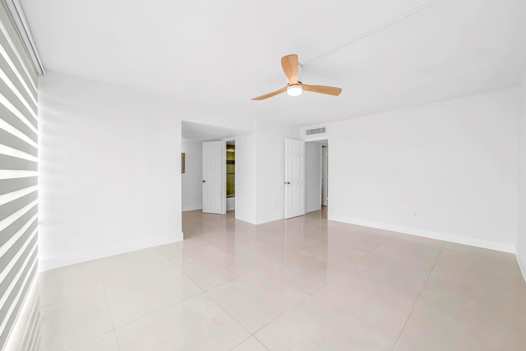 9240 Fontainebleau Boulevard - Photo 16