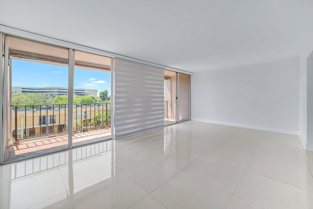 9240 Fontainebleau Boulevard - Photo 0