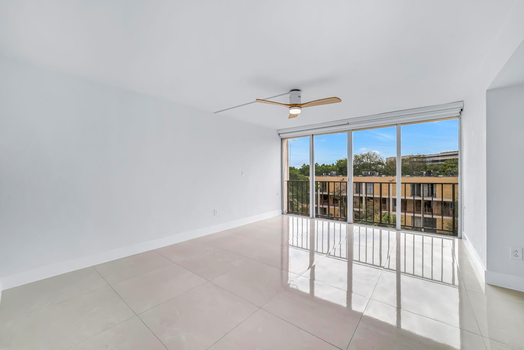 9240 Fontainebleau Boulevard - Photo 23