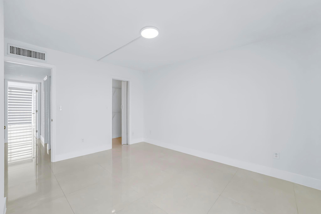 9240 Fontainebleau Boulevard - Photo 20