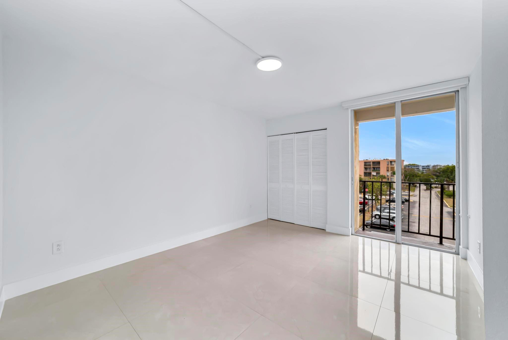 9240 Fontainebleau Boulevard - Photo 21