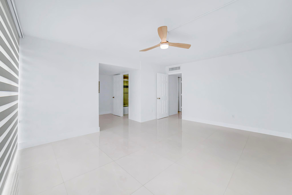 9240 Fontainebleau Boulevard - Photo 13