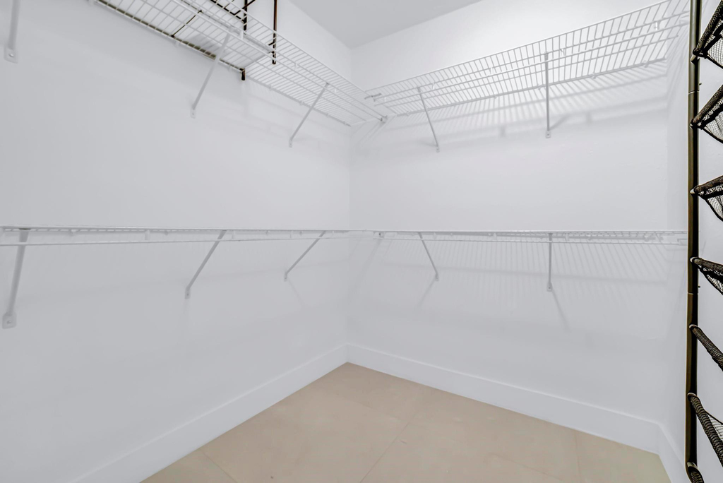 9240 Fontainebleau Boulevard - Photo 29