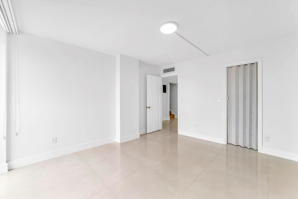 9240 Fontainebleau Boulevard - Photo 22