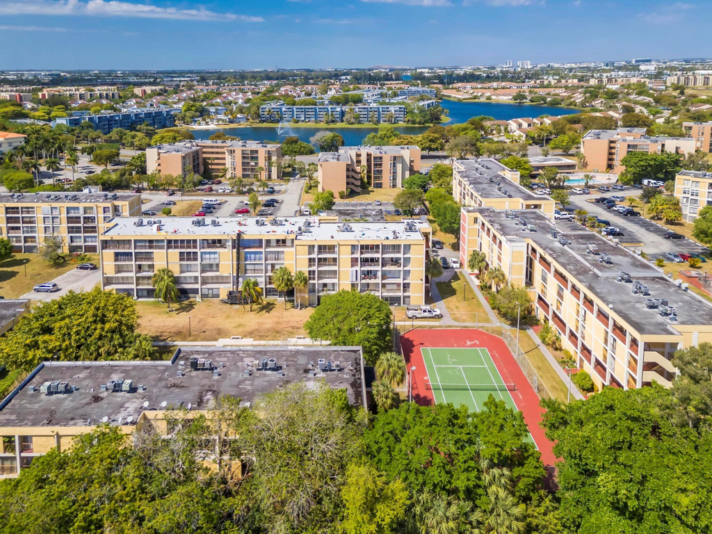 9240 Fontainebleau Boulevard - Photo 40