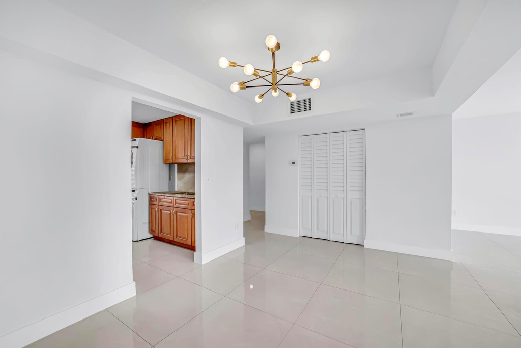 9240 Fontainebleau Boulevard - Photo 7