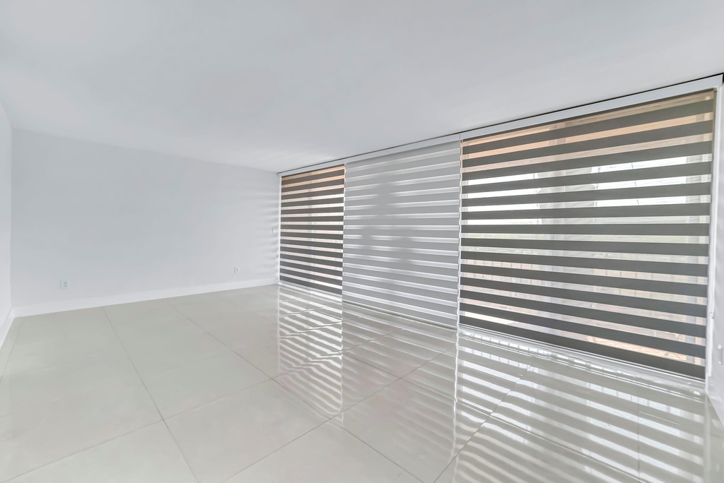 9240 Fontainebleau Boulevard - Photo 2