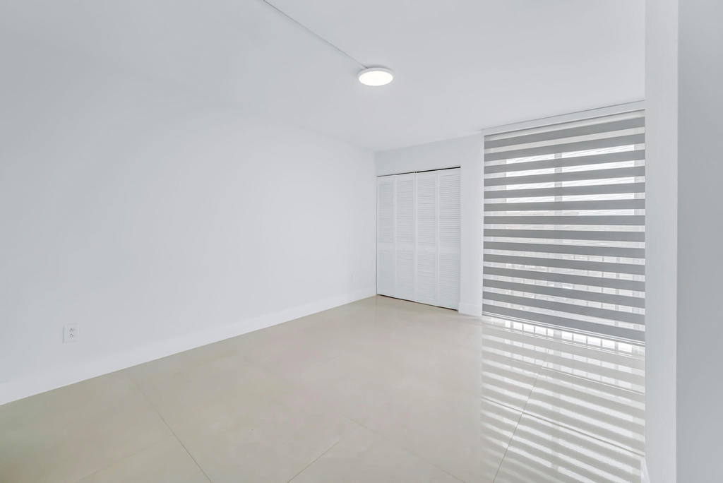 9240 Fontainebleau Boulevard - Photo 18