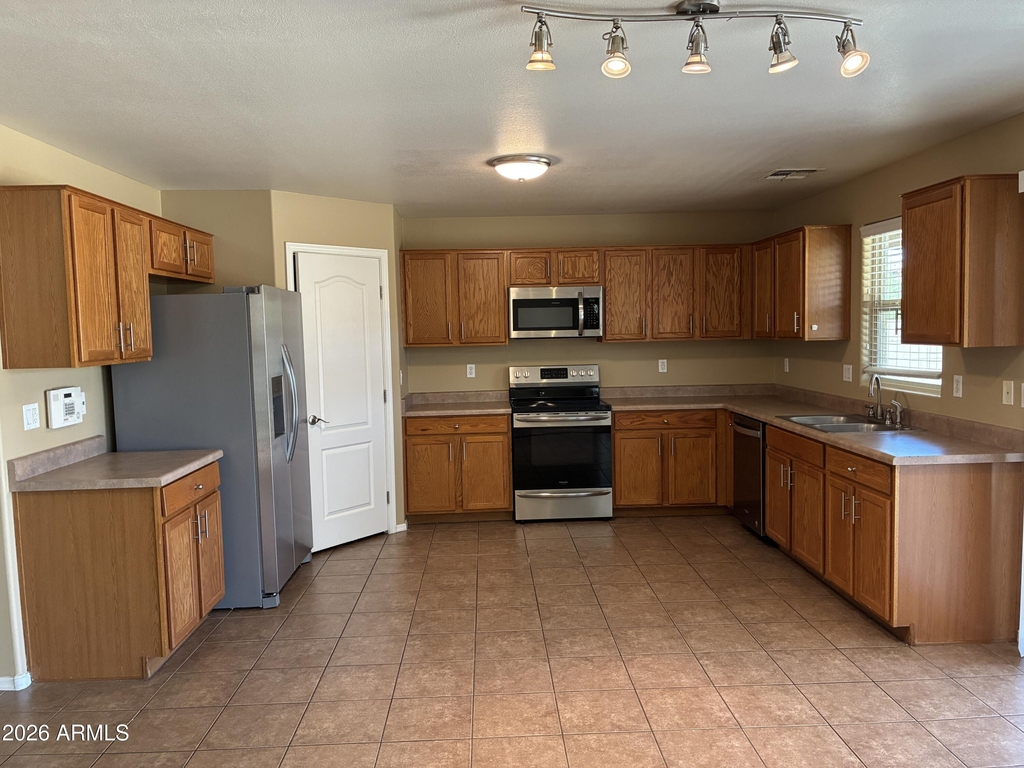17698 W Maya Way - Photo 9