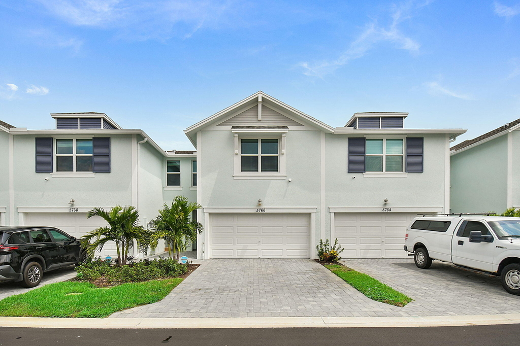 5766 Se Edgewater Circle - Photo 1