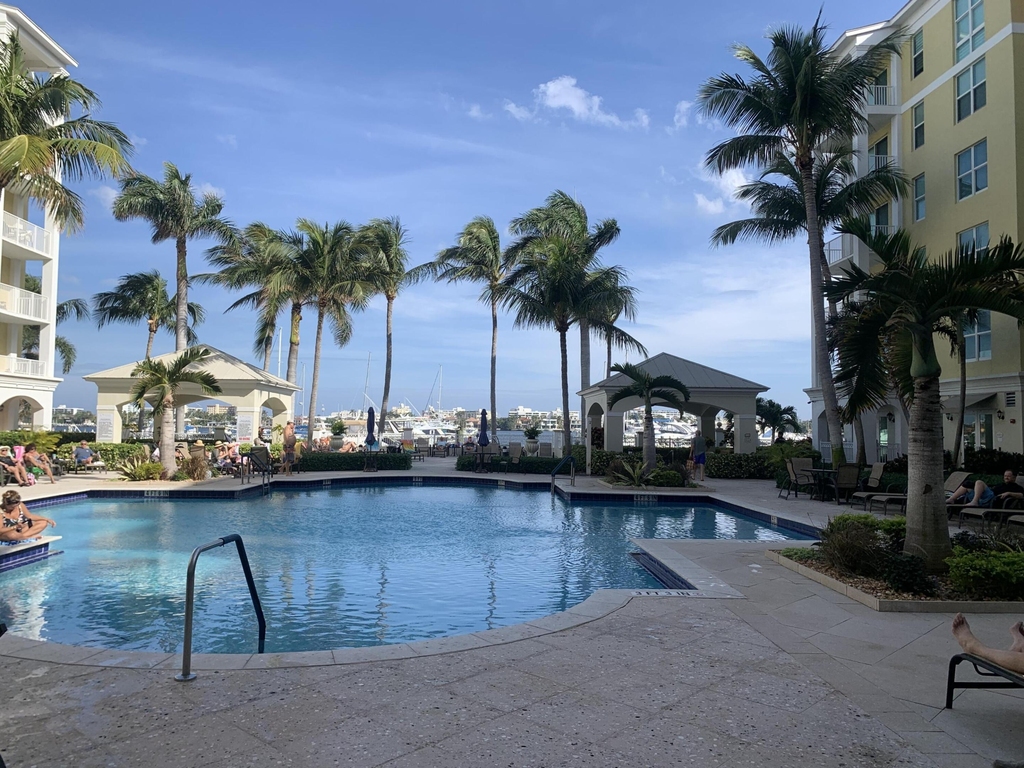 806 E Windward Way - Photo 1