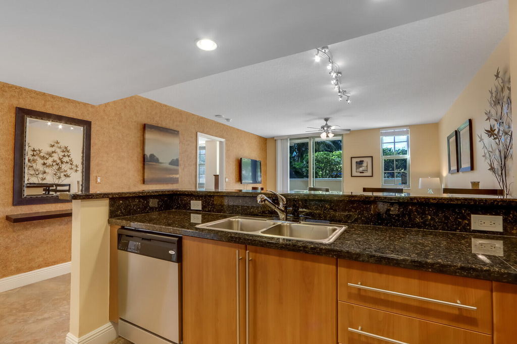 610 Clematis Street - Photo 3