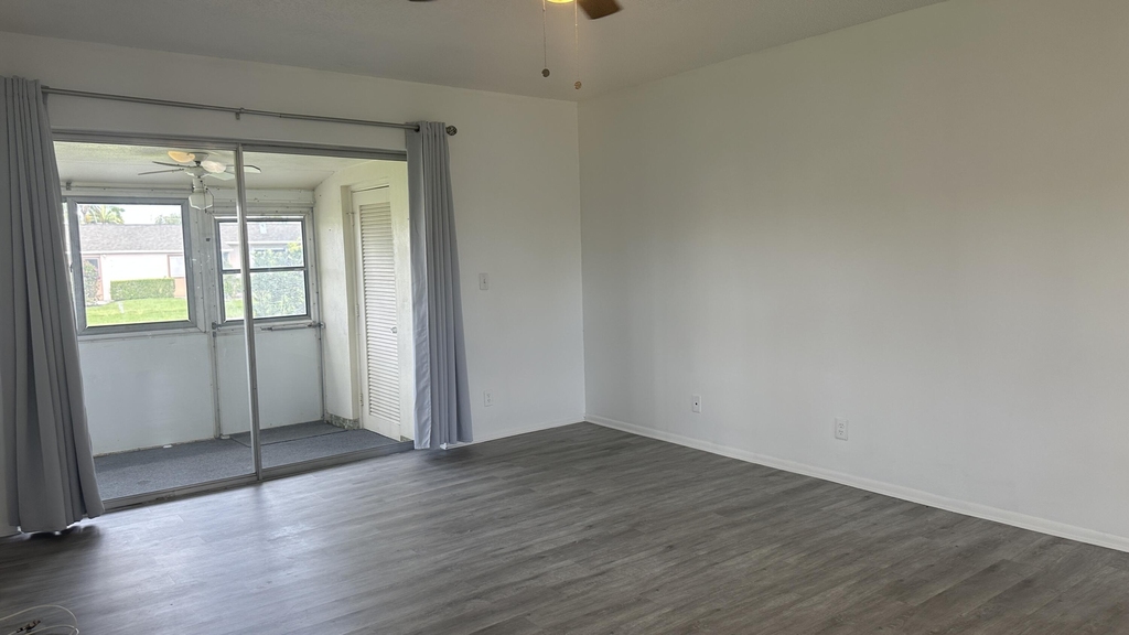 2723 Dudley Drive W - Photo 3