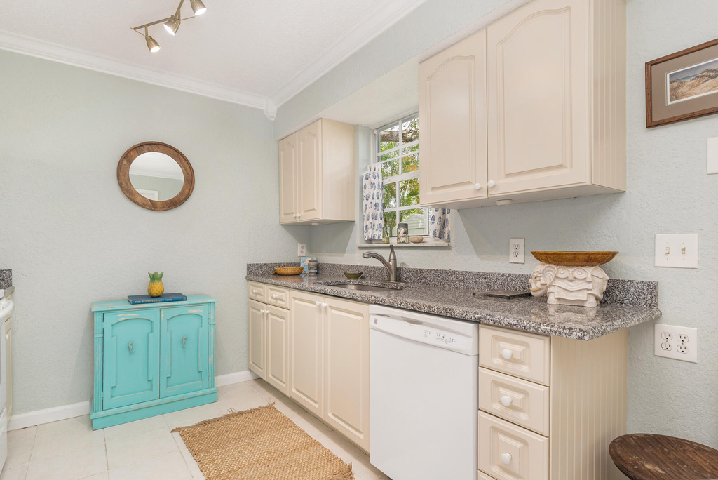808 Iroquois Street - Photo 7