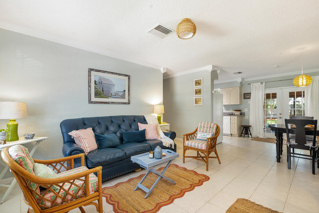 808 Iroquois Street - Photo 2