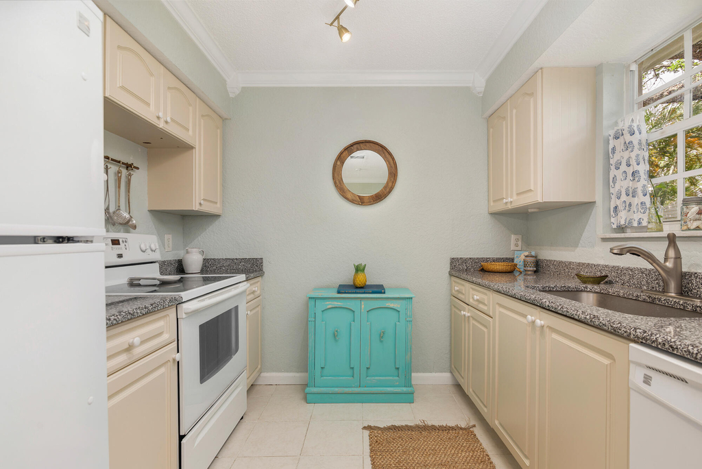 808 Iroquois Street - Photo 6