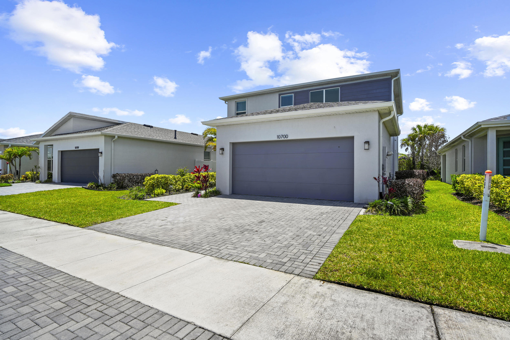 10700 Sw Gloriana Street - Photo 1