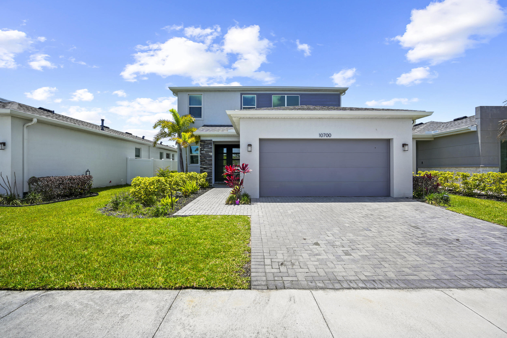 10700 Sw Gloriana Street - Photo 0