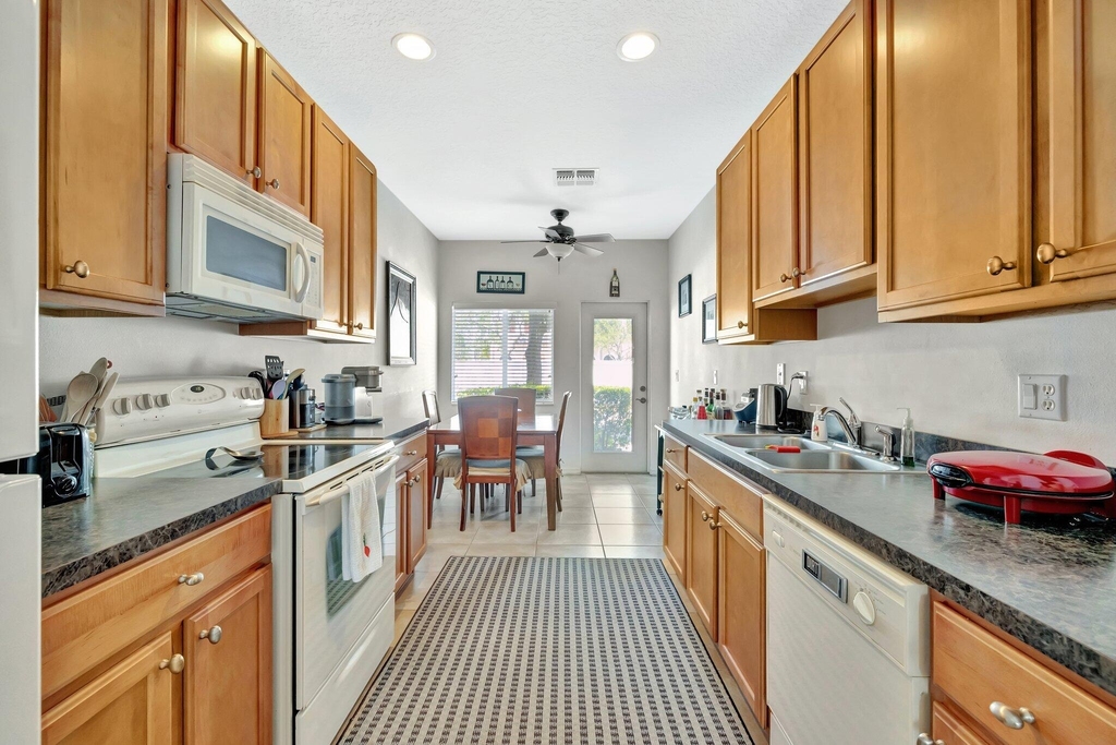 2061 Se Glen Ridge Drive - Photo 5