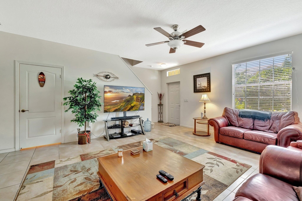2061 Se Glen Ridge Drive - Photo 4