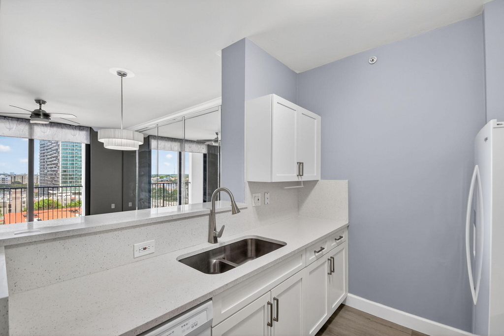 651 Okeechobee Boulevard - Photo 8