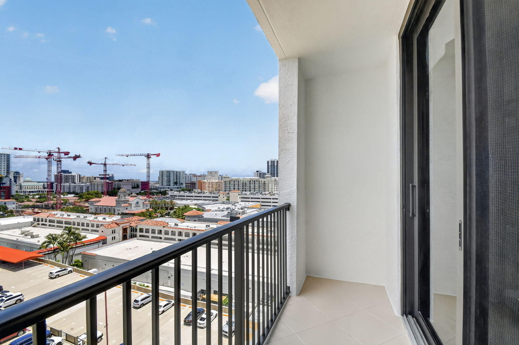 651 Okeechobee Boulevard - Photo 21