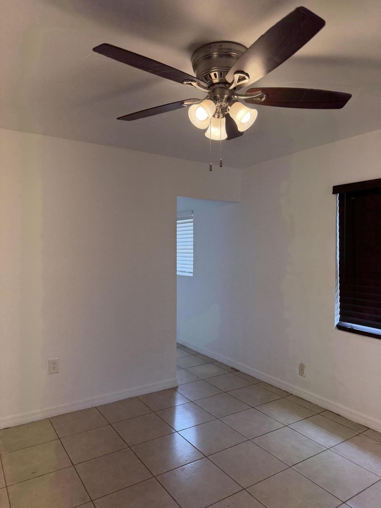 906 Se Tarpon Avenue - Photo 3