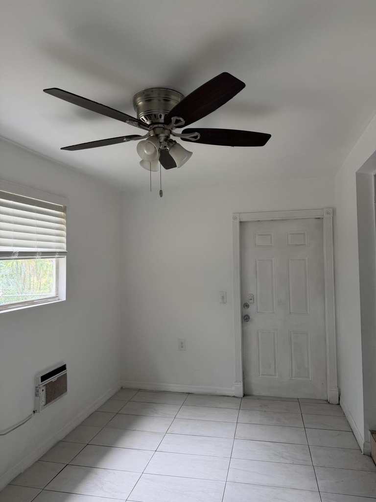 906 Se Tarpon Avenue - Photo 2