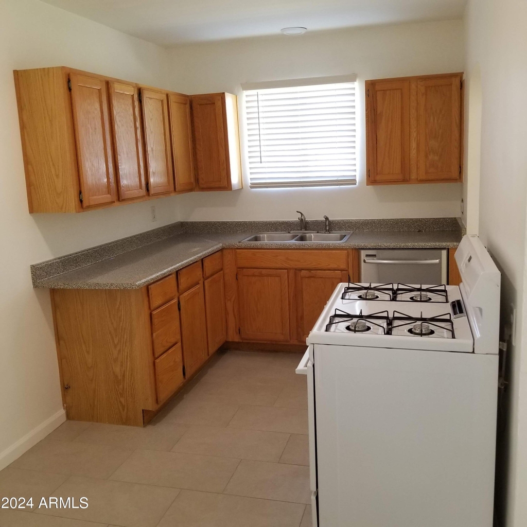 2132 E Mulberry Drive - Photo 4