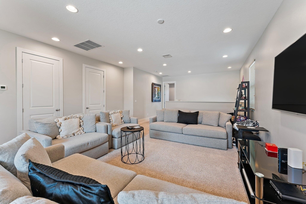 1077 Faulkner Terrace - Photo 32