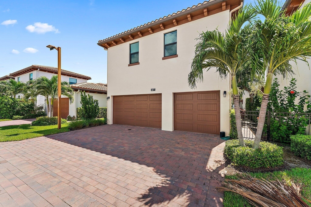 1077 Faulkner Terrace - Photo 51