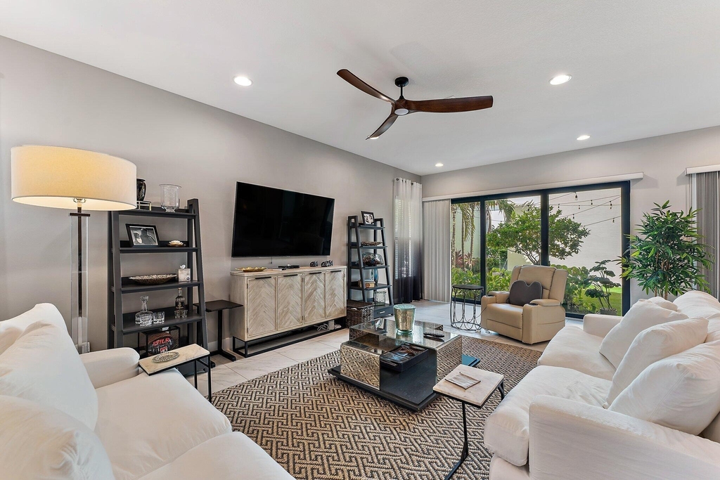 1077 Faulkner Terrace - Photo 12