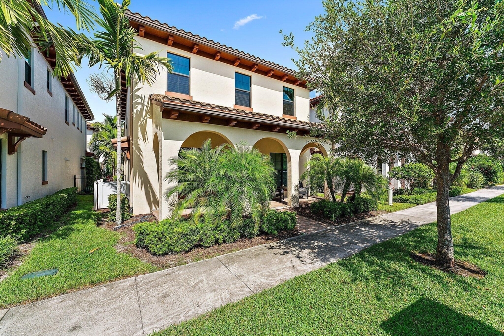 1077 Faulkner Terrace - Photo 1