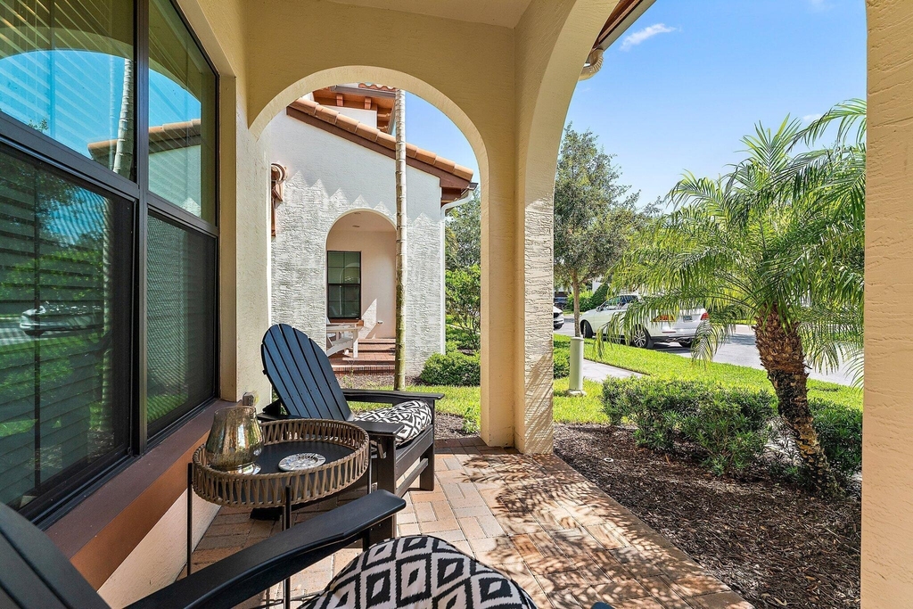 1077 Faulkner Terrace - Photo 4