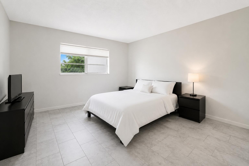 6300 Nw 62nd Street - Photo 5