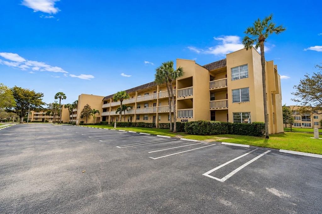 6300 Nw 62nd Street - Photo 11