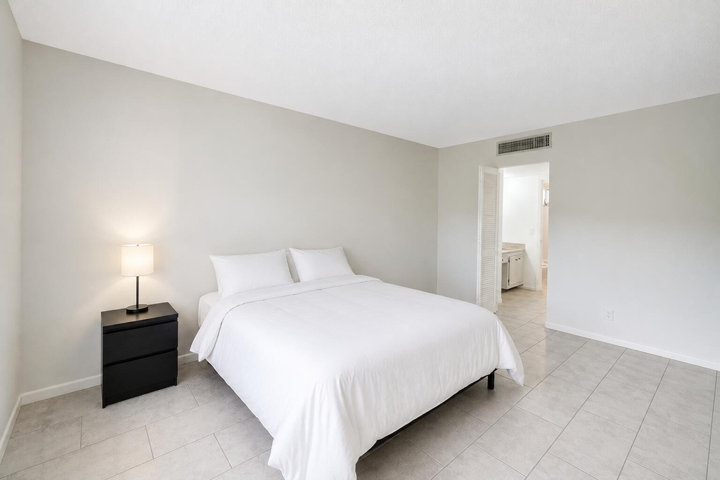 6300 Nw 62nd Street - Photo 4