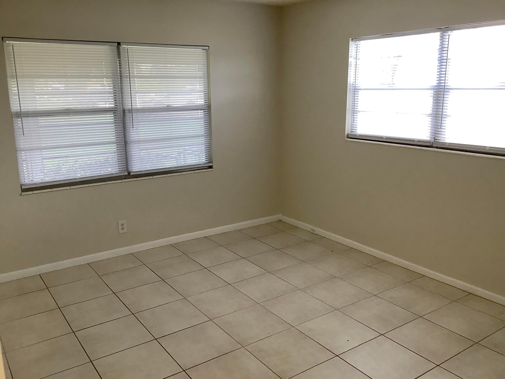 560 Fanshaw - Photo 6