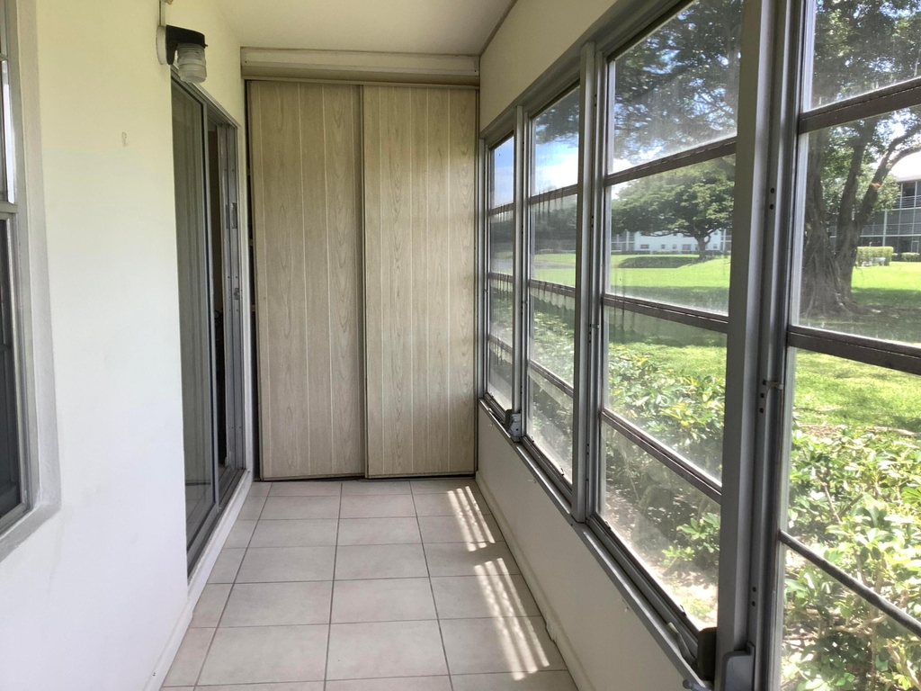 560 Fanshaw - Photo 18