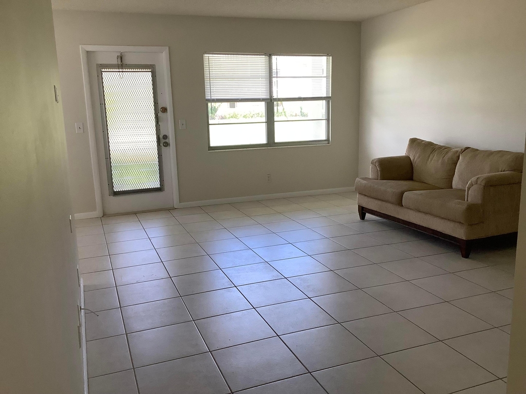 560 Fanshaw - Photo 10