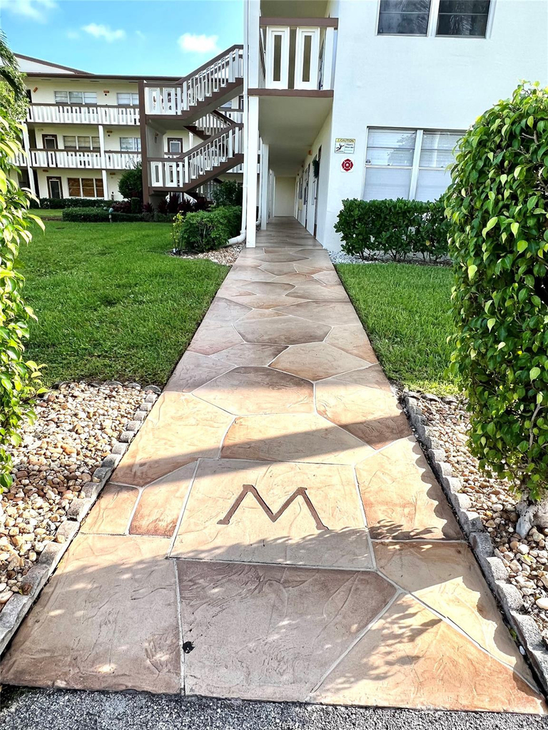 517 Mansfield M - Photo 0