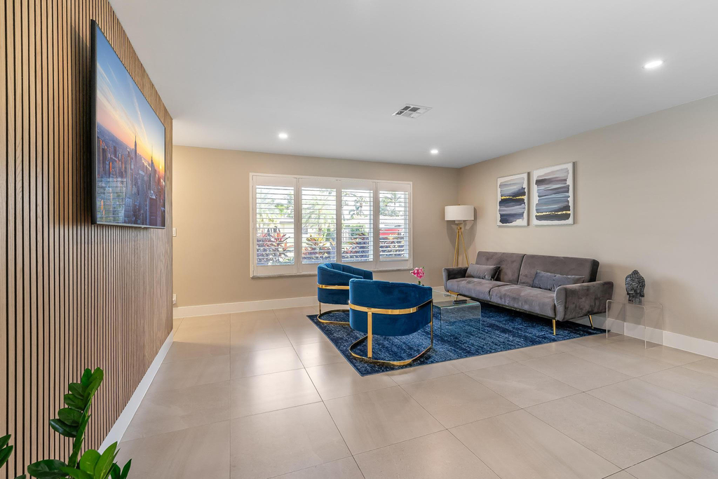 300 Se 8th Court - Photo 3