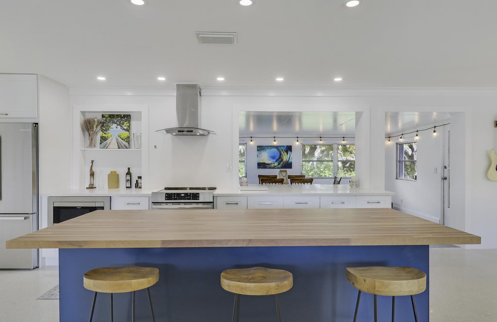 1518 Summer Avenue - Photo 1