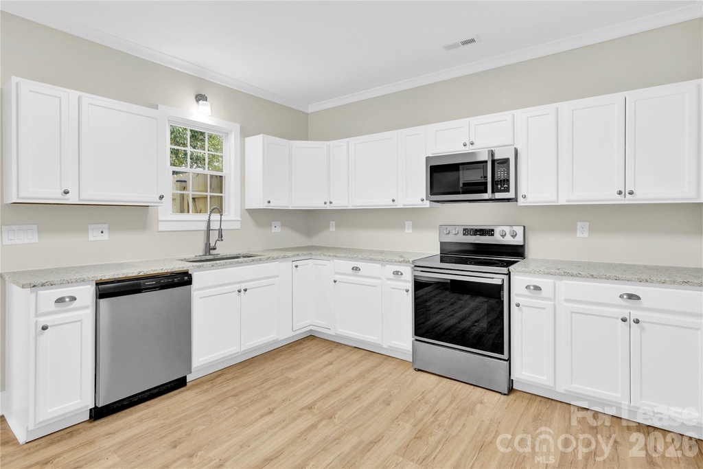 112 Dean Street - Photo 5