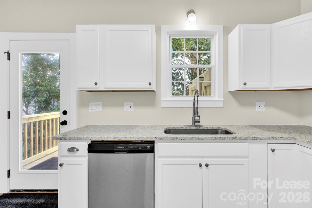 112 Dean Street - Photo 8