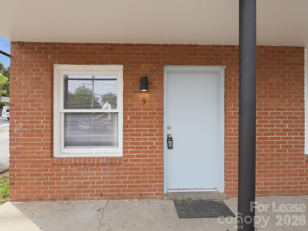 268 Ne Church Street N - Photo 1