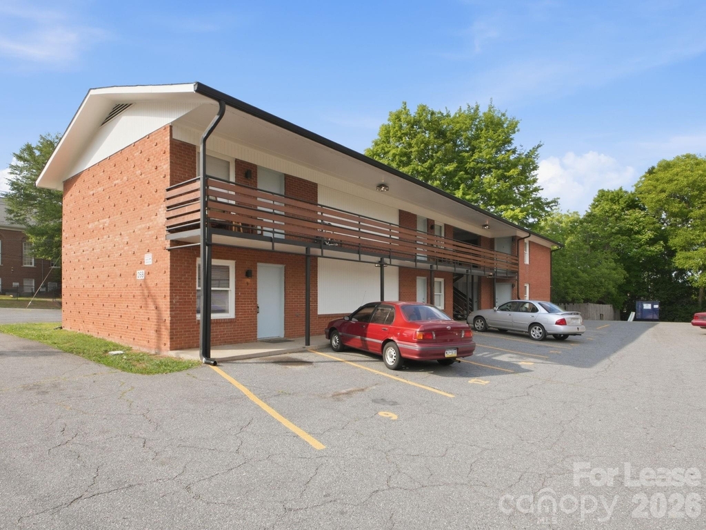 260 Ne Church Street N - Photo 0